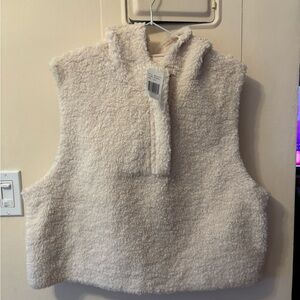 NWT Madison 88 Women’s Sz L/XL Vests Faux Fur Hooded